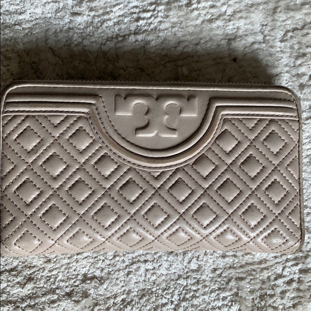Tory Burch Fleming Continental Zip Wallet💕